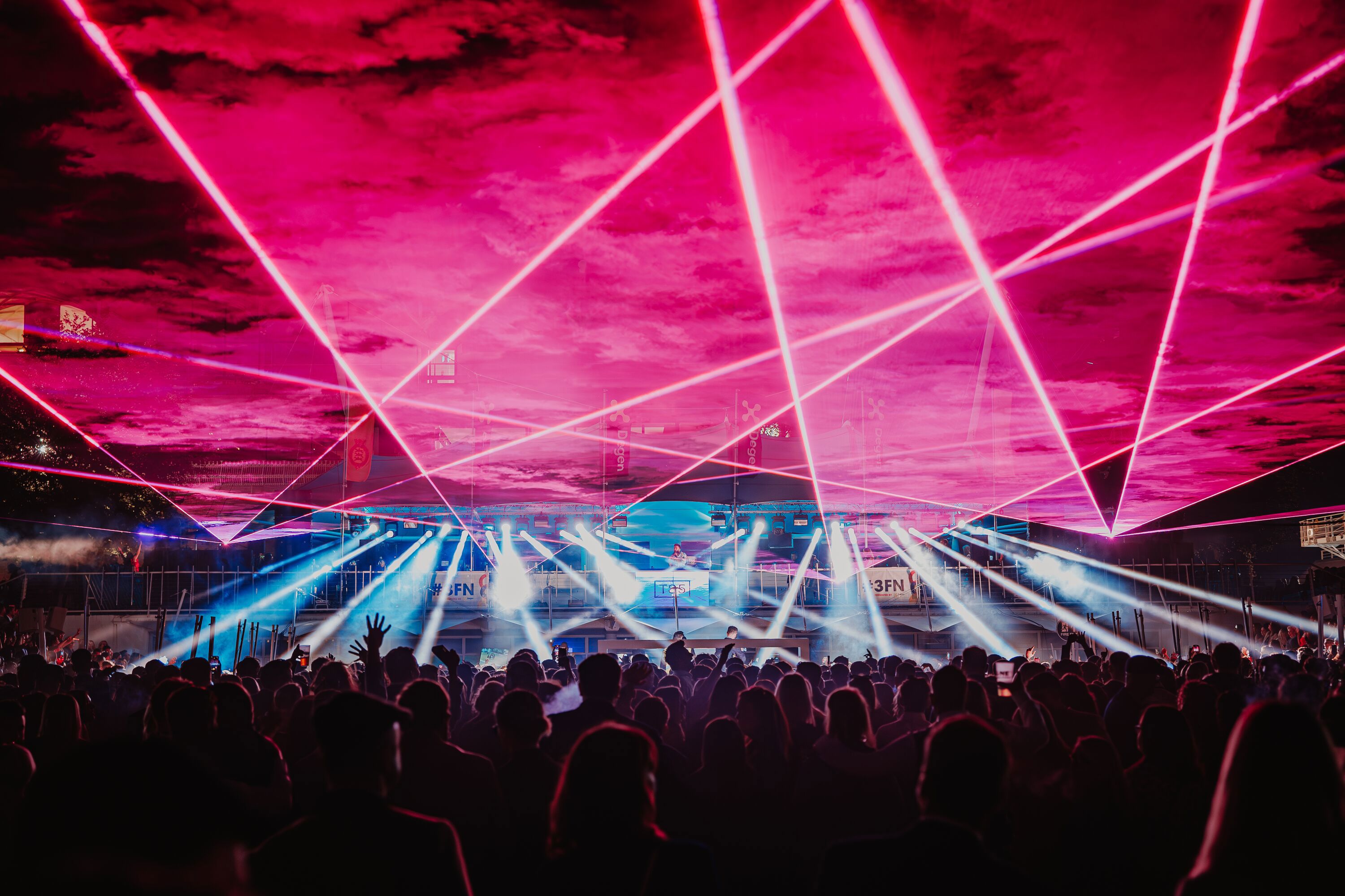 Luke Dyson.@lukedyson.www.lukedyson.com