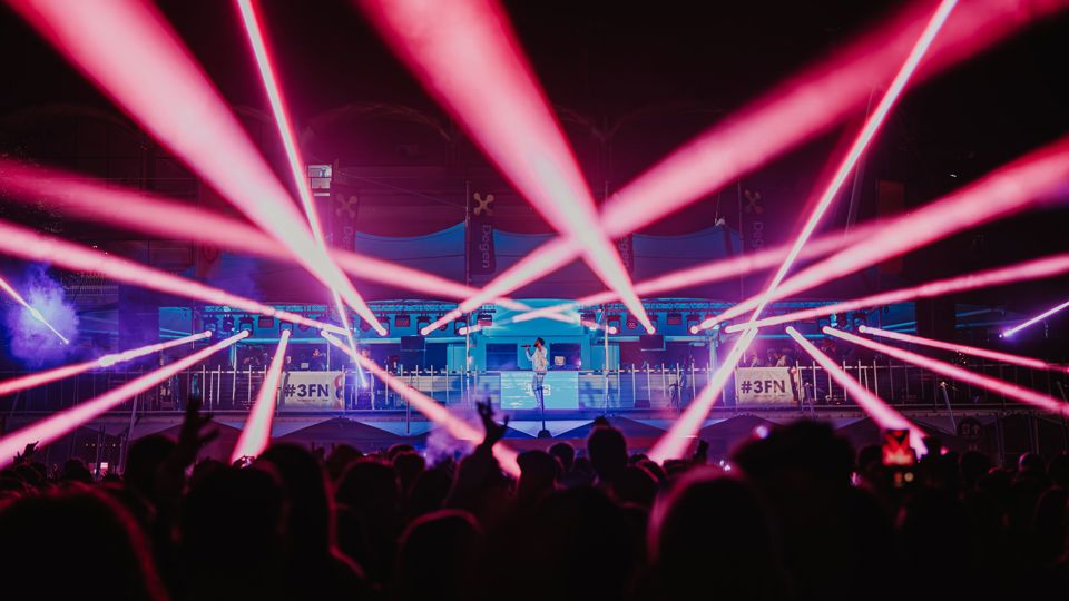 Luke Dyson.@lukedyson.www.lukedyson.com