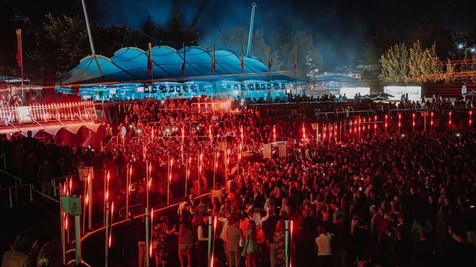 Luke Dyson.@lukedyson.www.lukedyson.com