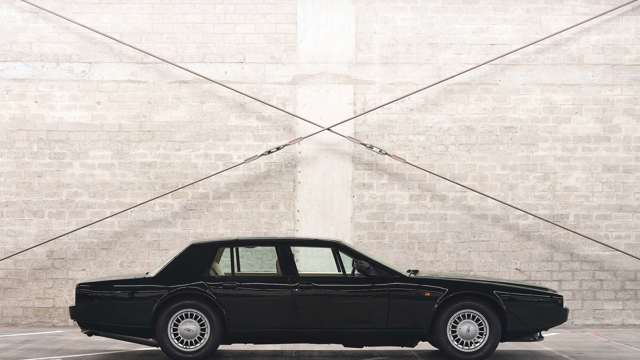 aston_martin_lagonda_18121813.jpg