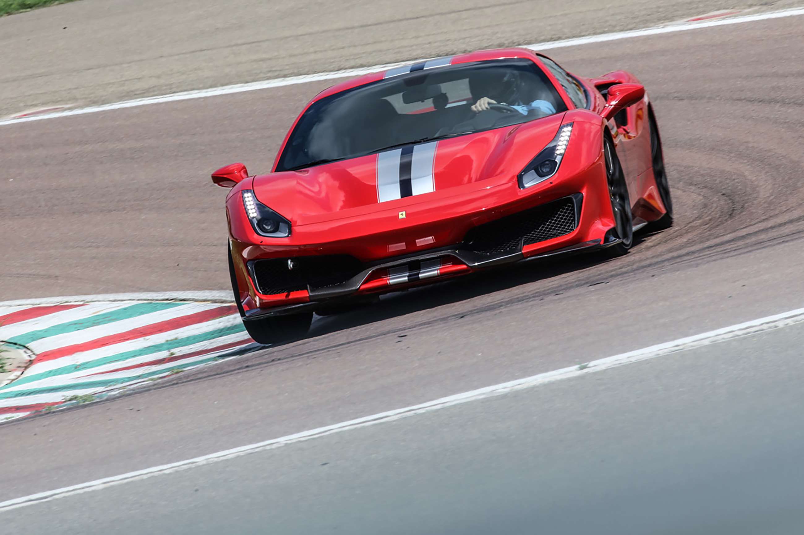 ferrari_588_pista_frankel_08061801.jpg
