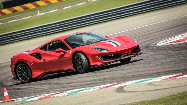 ferrari_588_pista_frankel_08061805.jpg