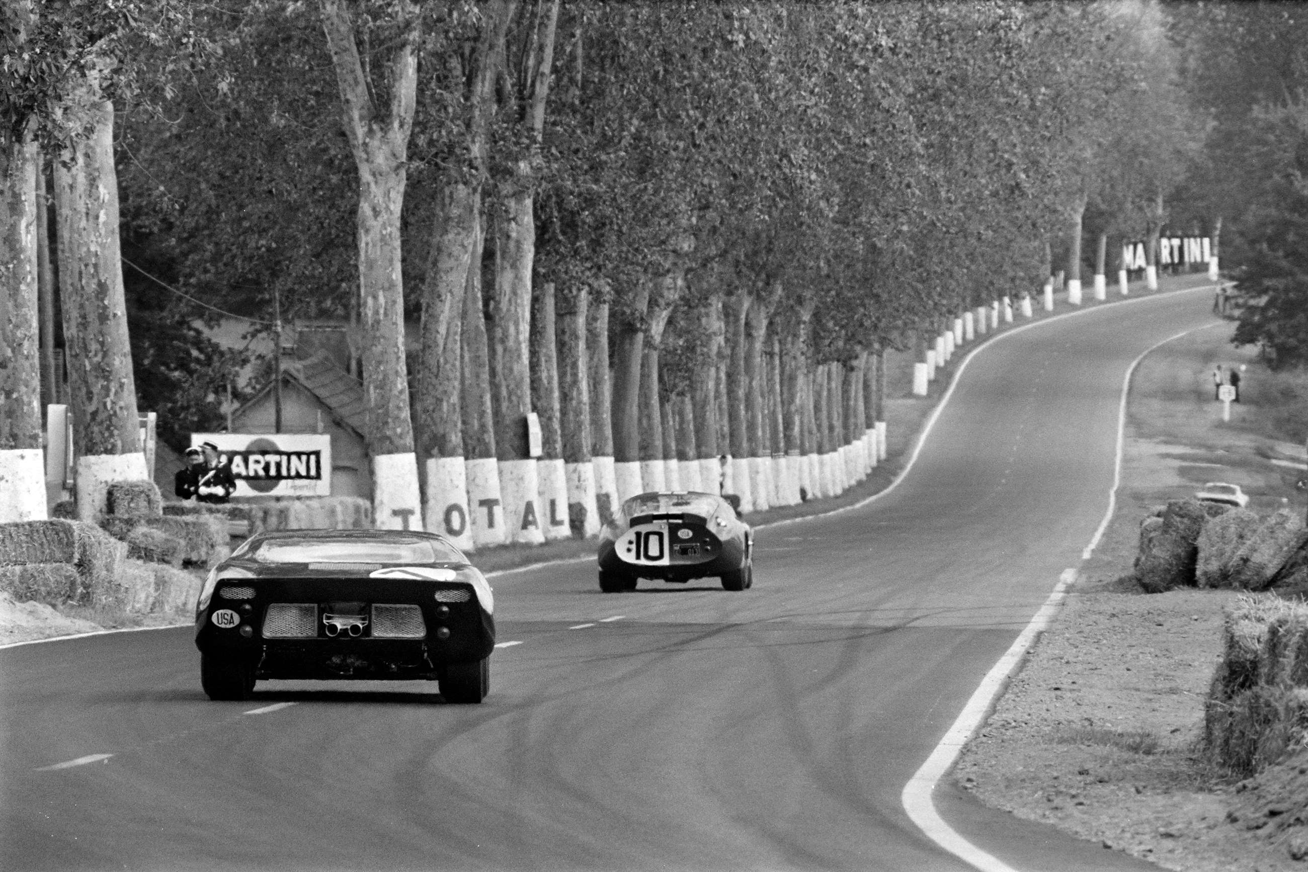 le-mans-1965-ford-gt40-mki-bob-bondurant-umberto-maglioli-walker-racing-team-shelby-cobra-daytona-bob-johnson-tom-payne-motorsport-images-goodwood-14062019.jpg