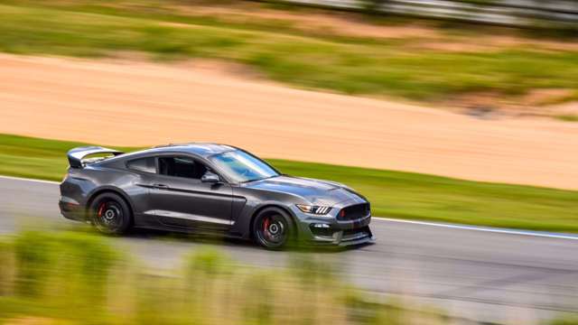 ford_mustang_gt350_31012017_05.jpg