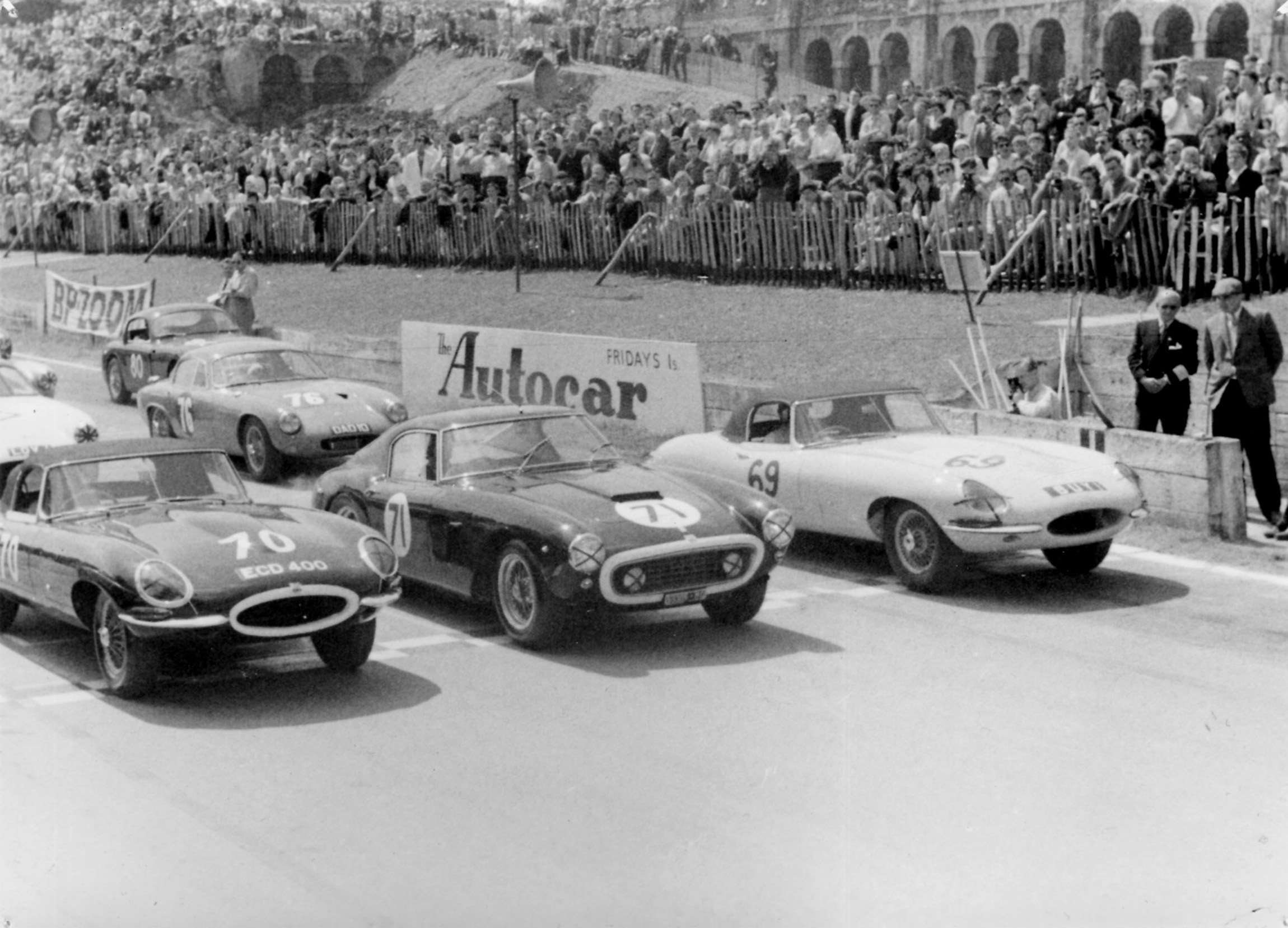 gpl-fred-taytlor-1961-crystal-palace-hill-parkes-salvadori-jaguar-e-types-v.-ferrari-250gt-swb-300-1.jpeg06091605.jpg