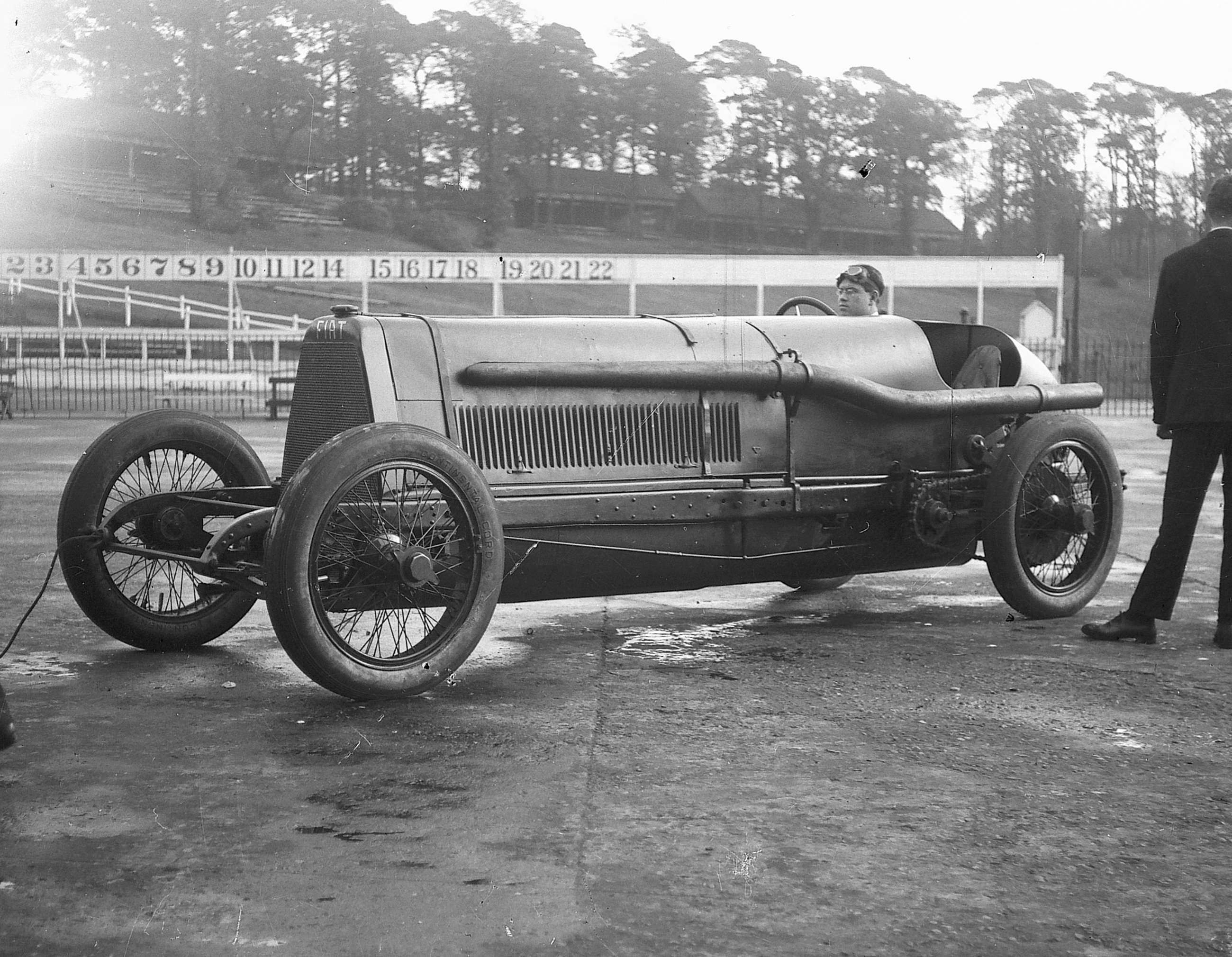 Ernest Eldridge in his special 21.7-litre 300hp Fiat ‘Mephistopheles’ at Brooklands, 1924. The car was reckoned to have cost him £225.