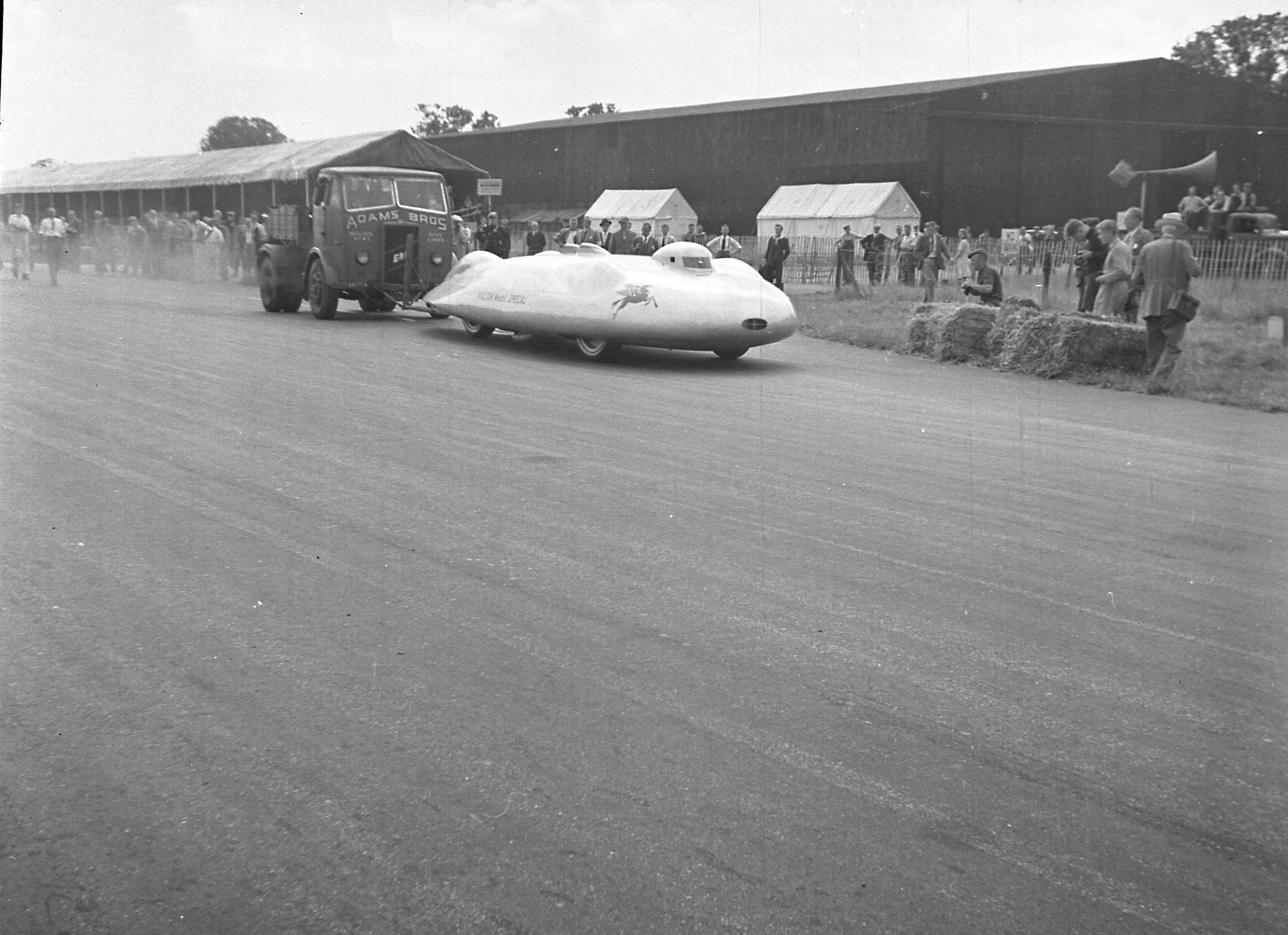 The admirable quiet giant John Cobb was the first man to exceed 350mph in WLSR terms in 1938, then 369.70mph in 1939 and 394.20mph - 405mph one-way - in 1947.  Here’s his Railton-Mobil Special being ‘discreetly’ push-started for a demo at Silverstone...