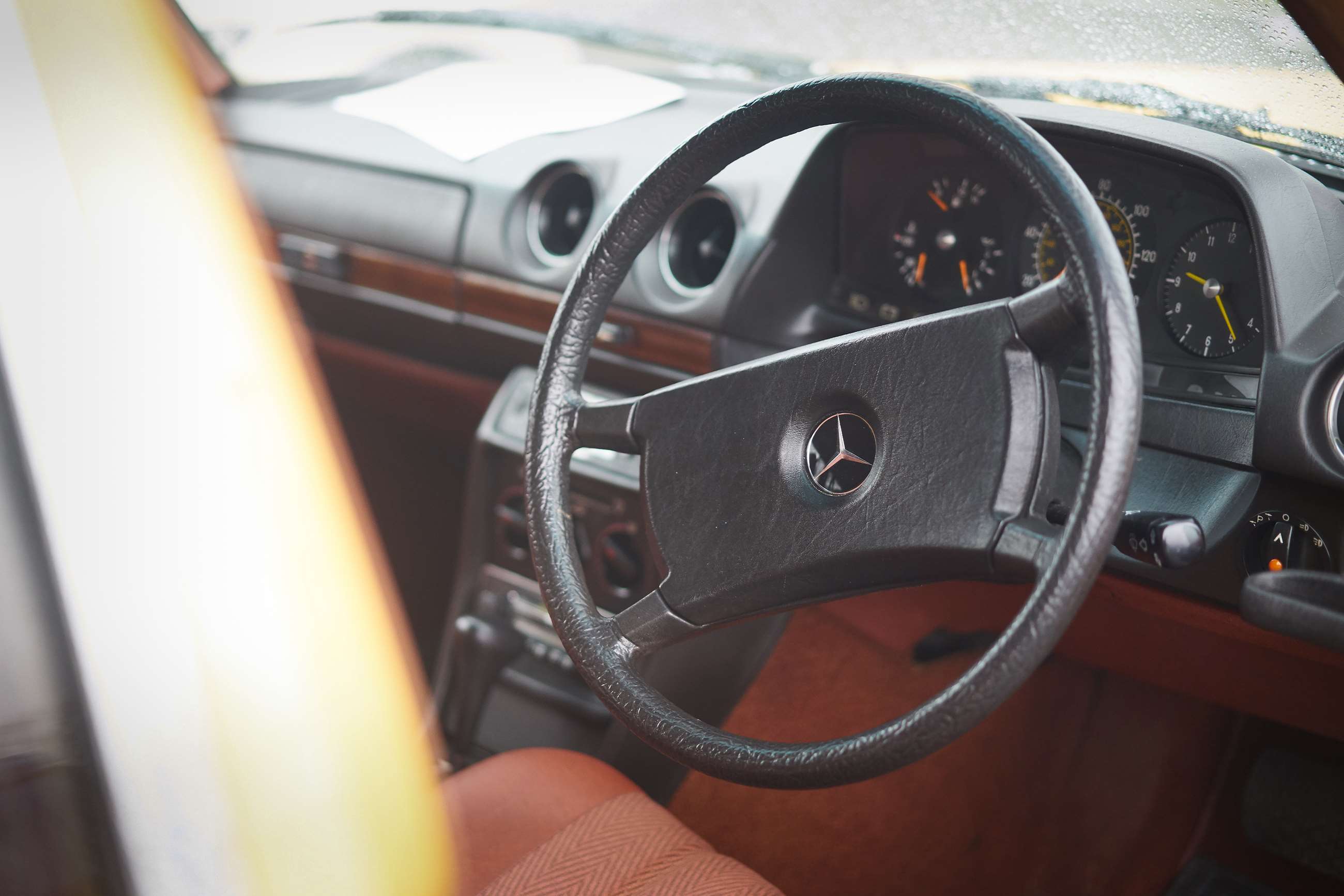 mercedes-280-te-interior-goodwood-breakfast-club-goodwood-12032019.jpg