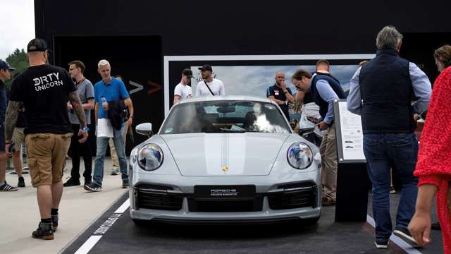 phil-hay-porsche-911-classic-fos-stand-27.jpg
