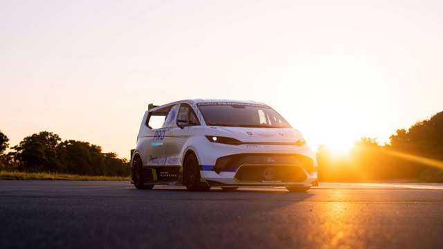 2022_ford_e-transit_supervan_fos_1.jpg