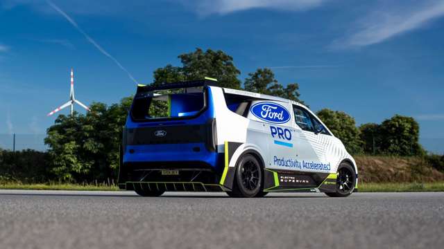 2022_ford_e-transit_supervan_fos_33.jpg