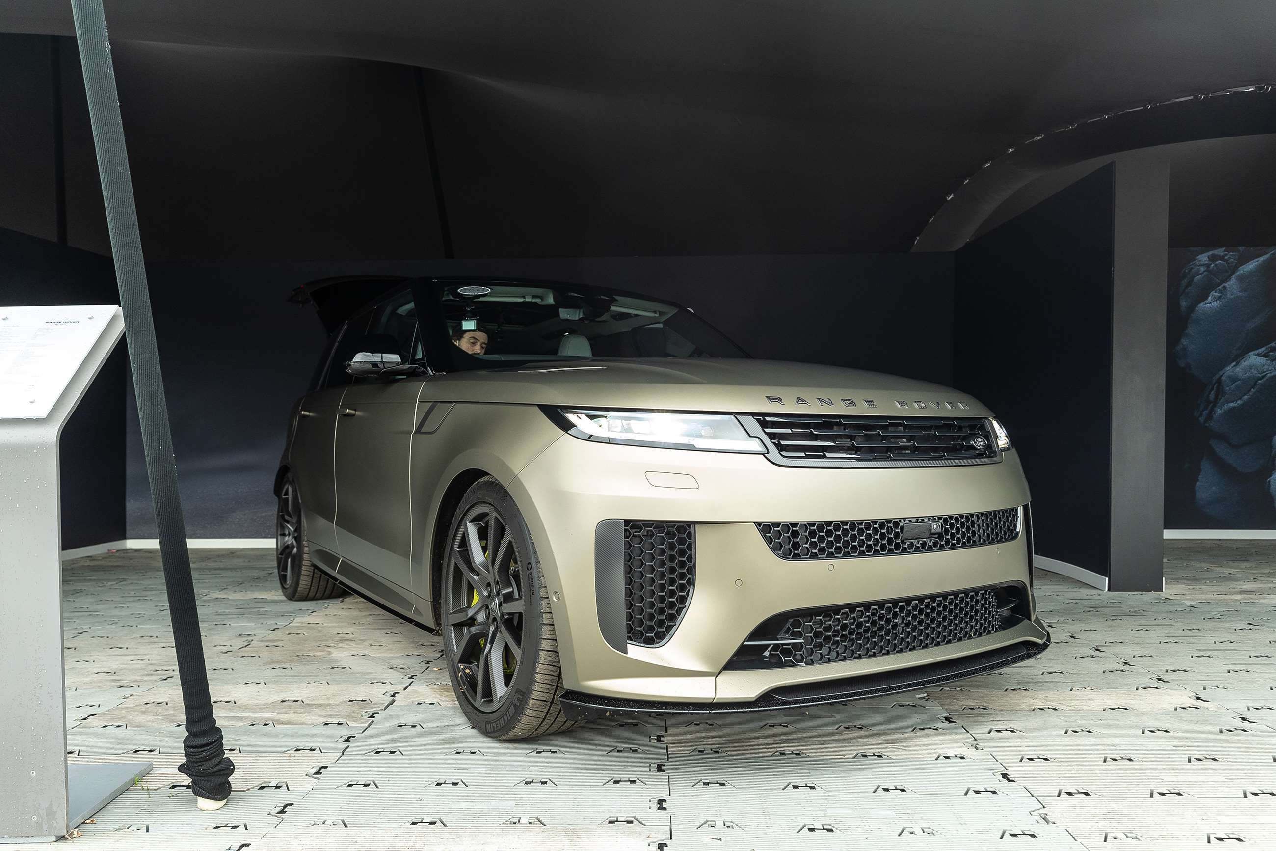 range-rover-sport-sv-festival-of-speed-2023-01.jpg