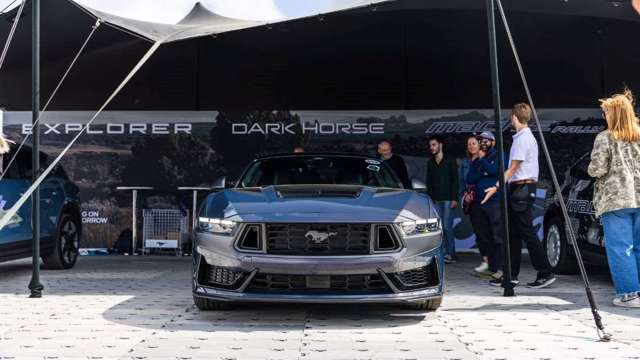 mustang-dark-horse-9-of-22.jpg