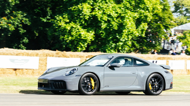 porsche 911 hill debut04.jpg