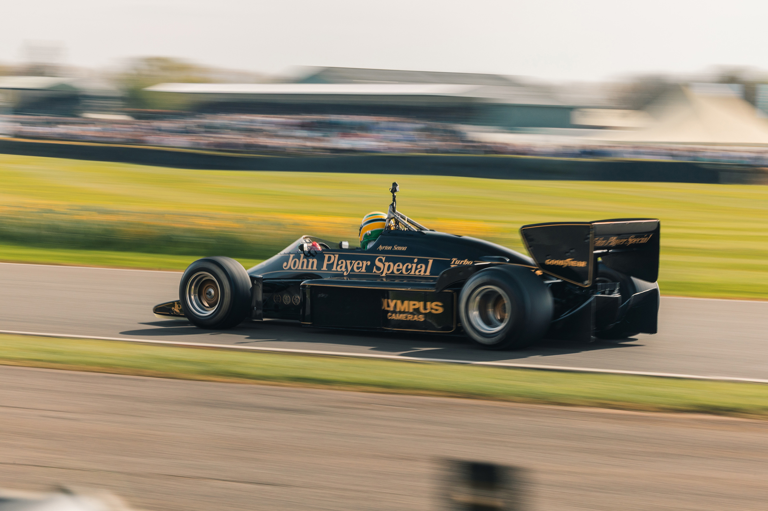 82MM Bruno Senna Lotus 97T 01.jpg