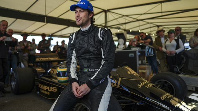 82MM Bruno Senna Lotus 97T 08.jpg