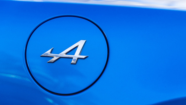 82MM alpine toby whales 02.jpg