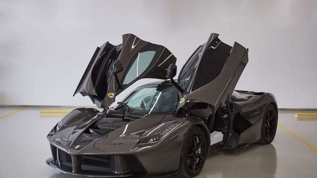 bonhams_laferrari_aperta_2308201823081821.jpg