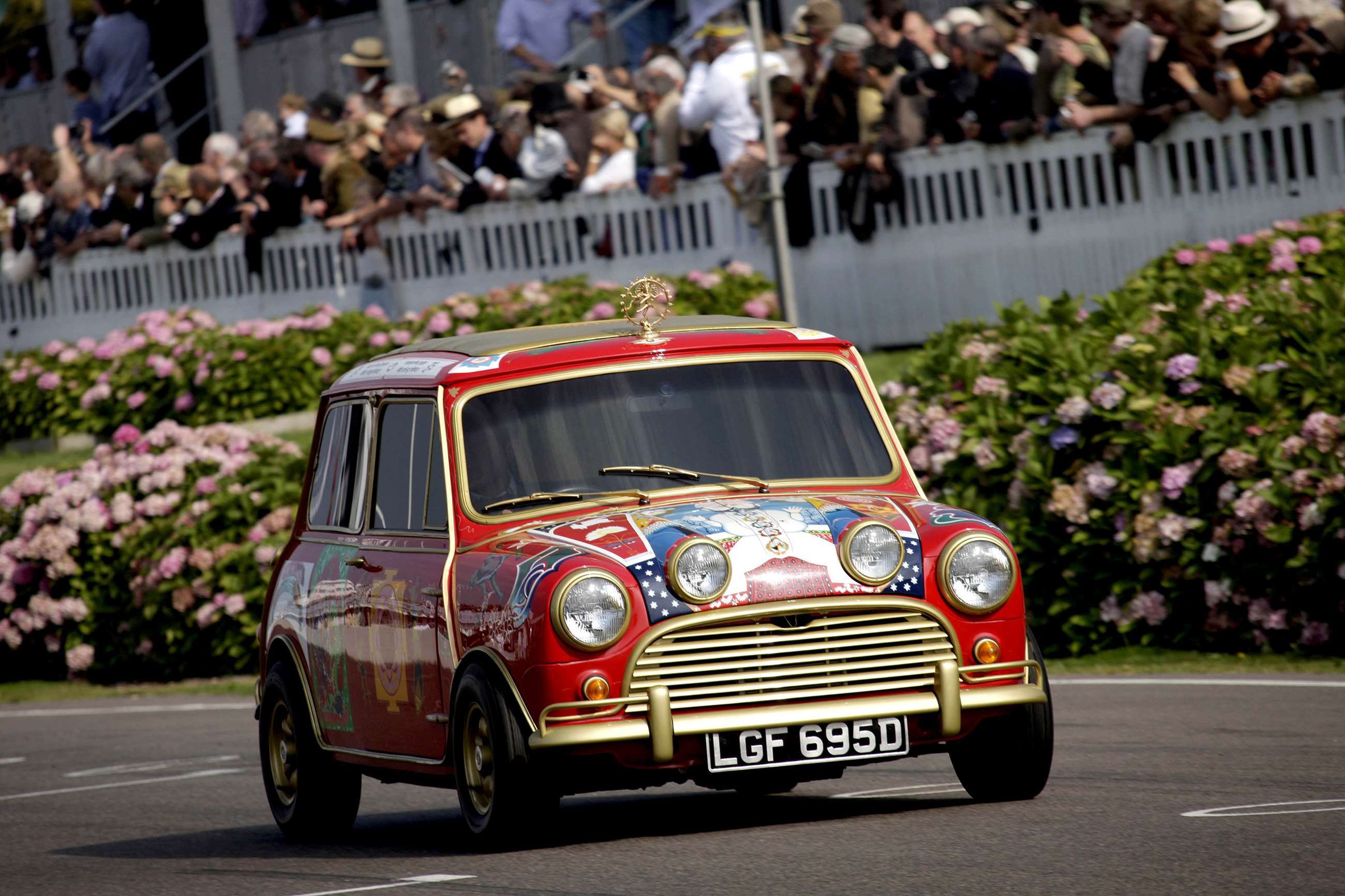 revival-2009-george-harrison-mini-sutton-images-motorsport-images-goodwood-22052019.jpg
