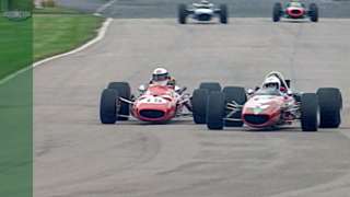 derek-bell-sir-jack-brabham-ferrari-mclaren-glover-trophy-f1-revival-1999-video-goodwood-10052020.jpg