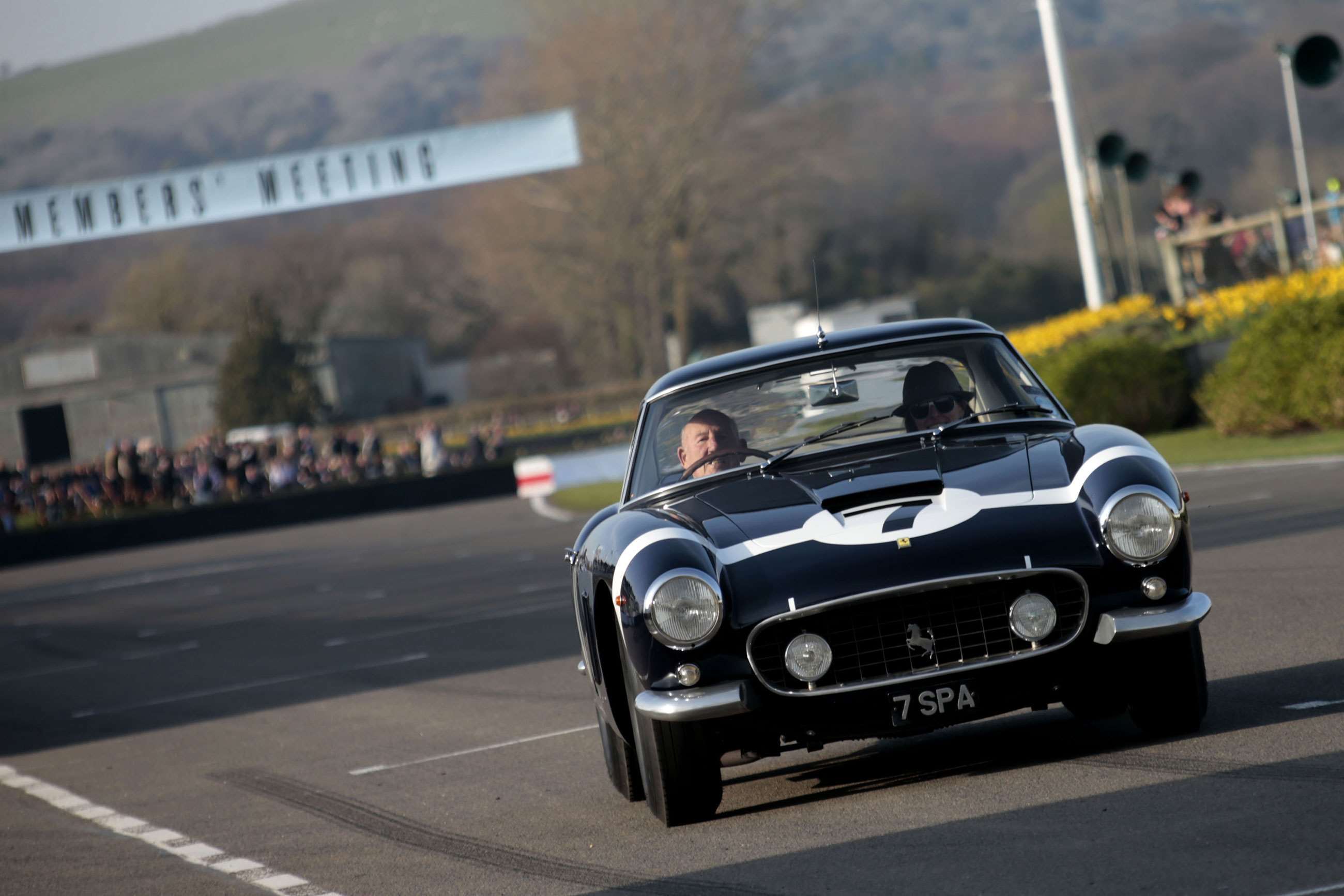 speedweek-sportscars-6-stirling-moss-ferrari-250-gt-swb-7-spa-members-meeting-2014-gary-hawkins-lat-mi-goodwood-17092020.jpg