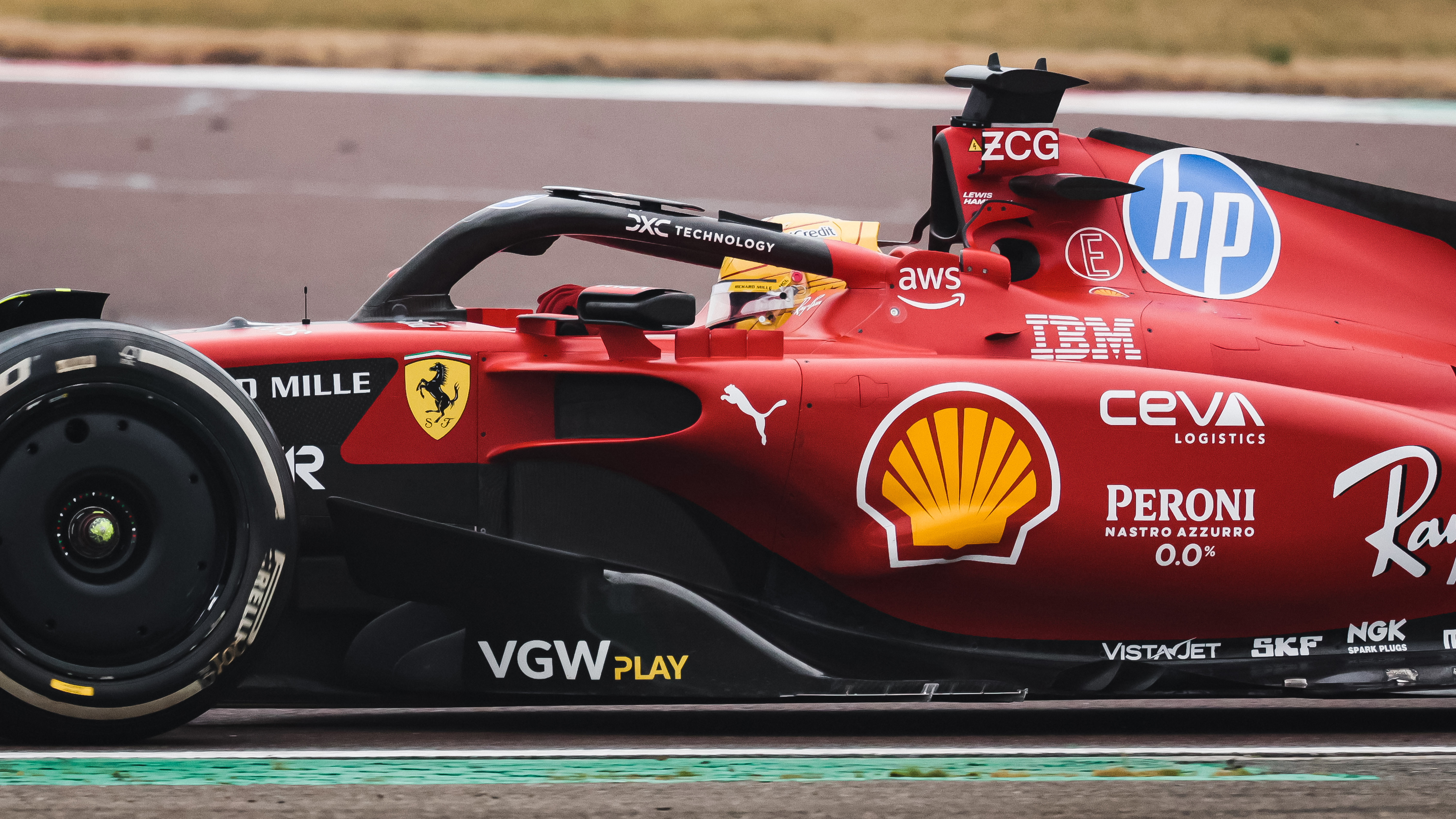 hamilton ferrari testing.jpg