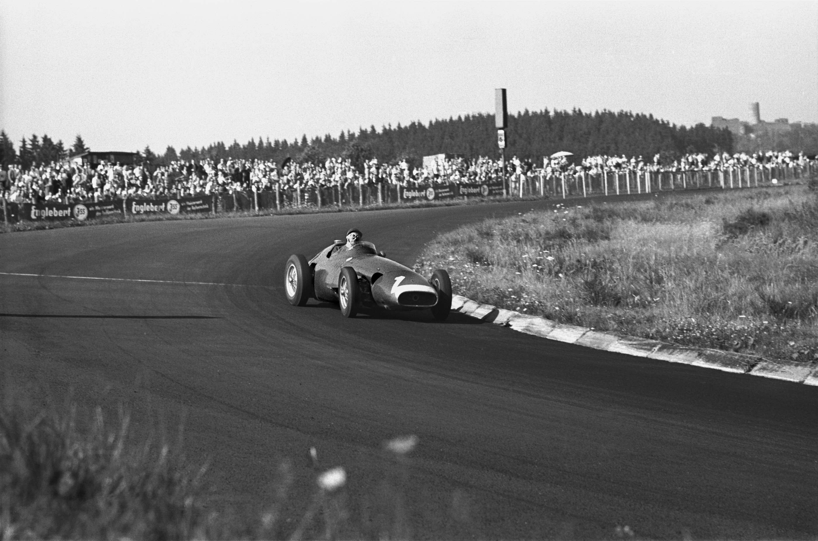 fangio_1957_nurburgring_goodwood_04082017_05.jpg