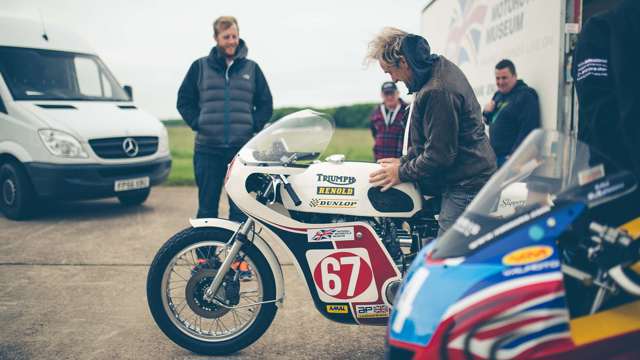 carl_fogarty_triumph_21021701.jpg