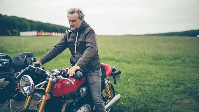 carl_fogarty_triumph_21021709.jpg
