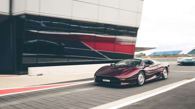 goodwood_silverstone_classic_jaguar_xj220_30072017_7079.jpg