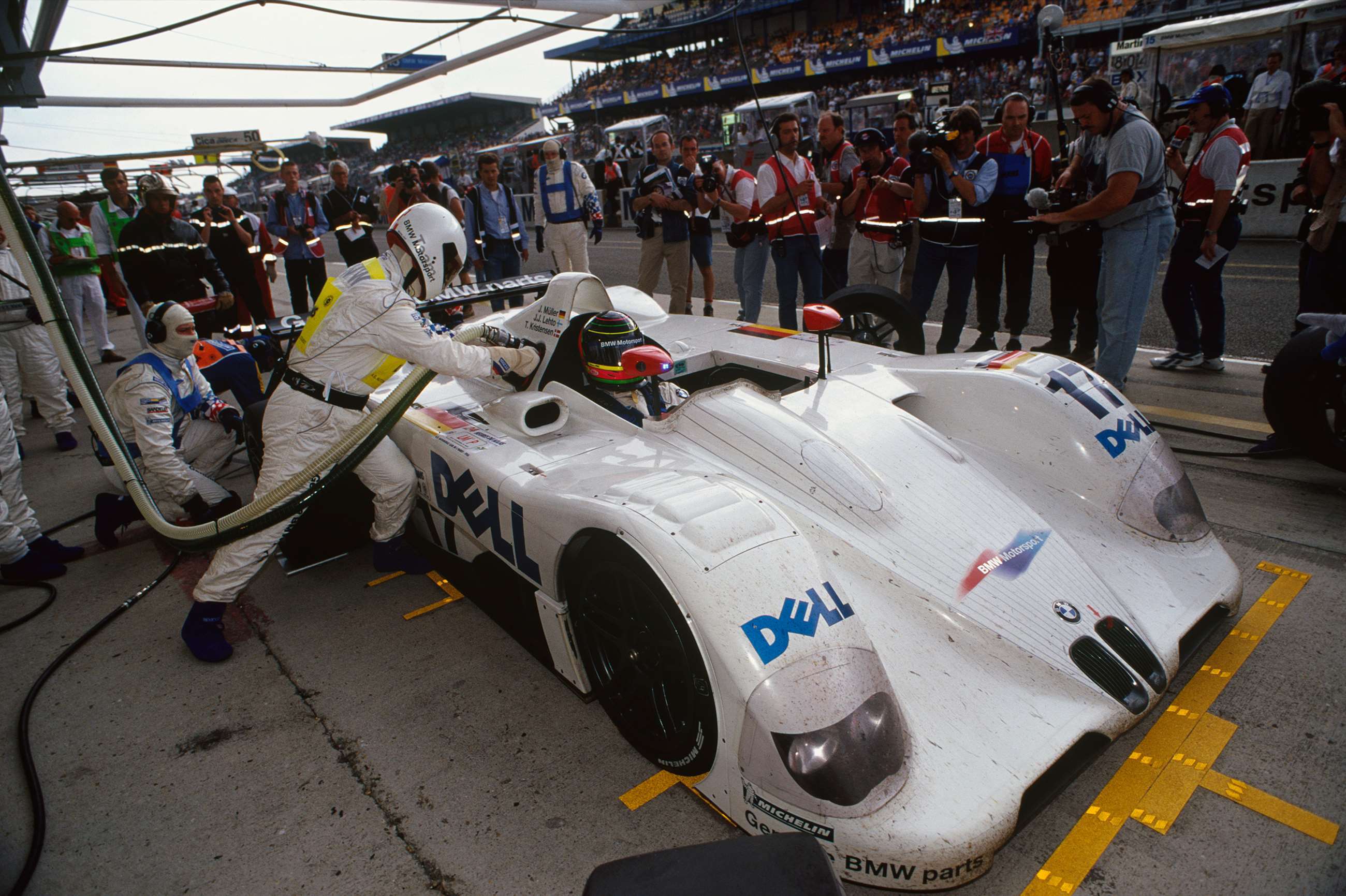 le-mans-1999-bmw-v12-lmr-tom-kristensen-jj-lehto-jorg-muller-lat-goodwood-12032019.jpg