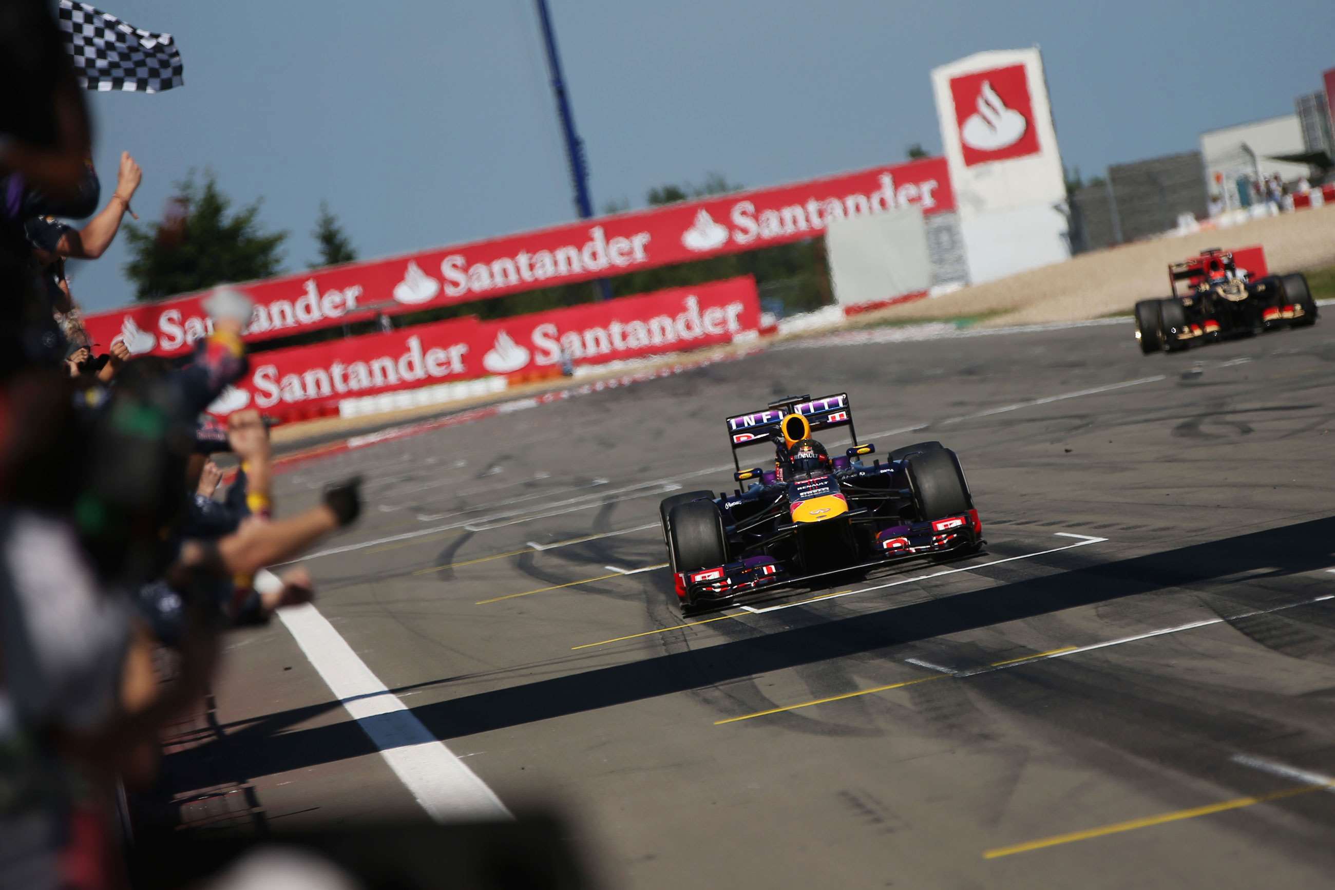 f1-2013-nurburgring-sebastian-vettel-red-bull-rb9-andy-hone-mi-goodwood-05102020.jpg
