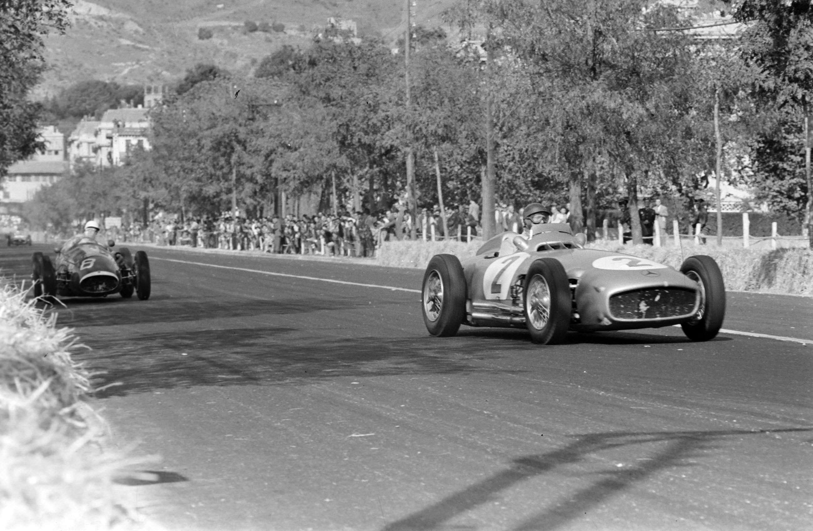 f1-1954-spain-juan-manuel-fangio-mercedes-w196-stirling-moss-maserati-250f-mi-goodwood-29102020.jpg