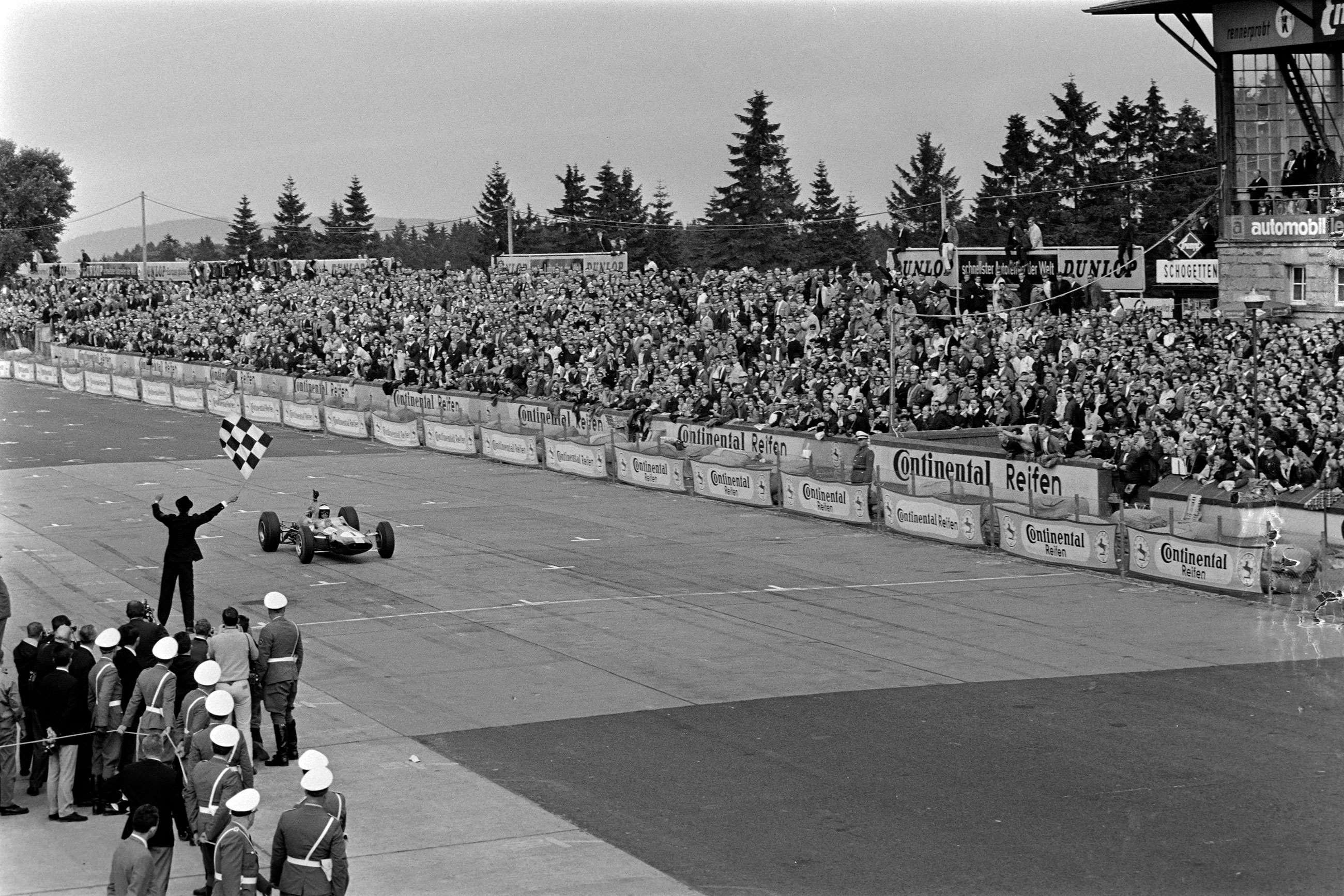 f1-1965-germany-jim-clark-lotus-33-climax-mi-goodwood-28102020.jpg