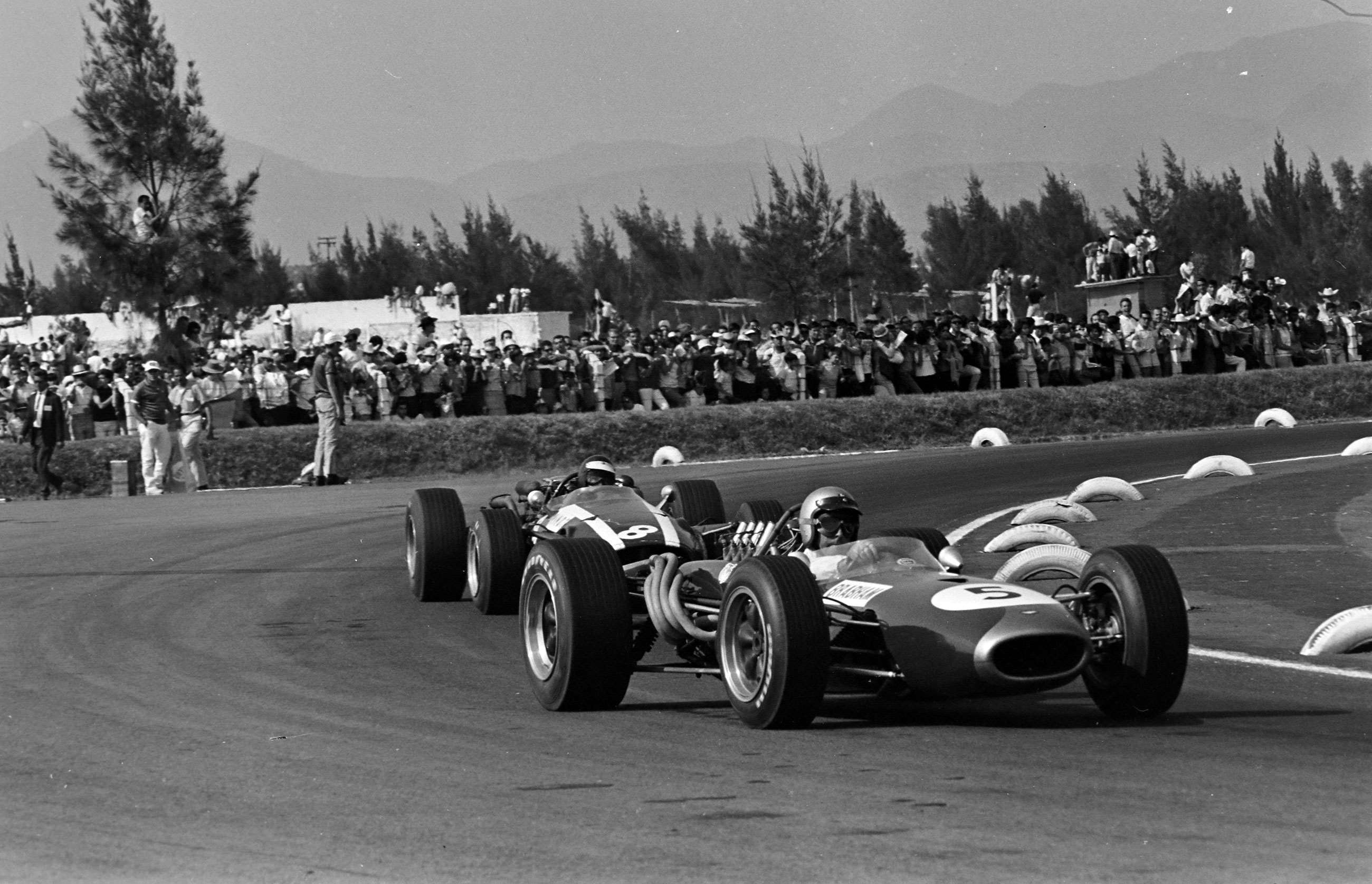 f1-1966-mexico-jack-brabham-brabham-bt20-repco-jochen-rindt-cooper-t81-maserati-mi-goodwood-28102020.jpg
