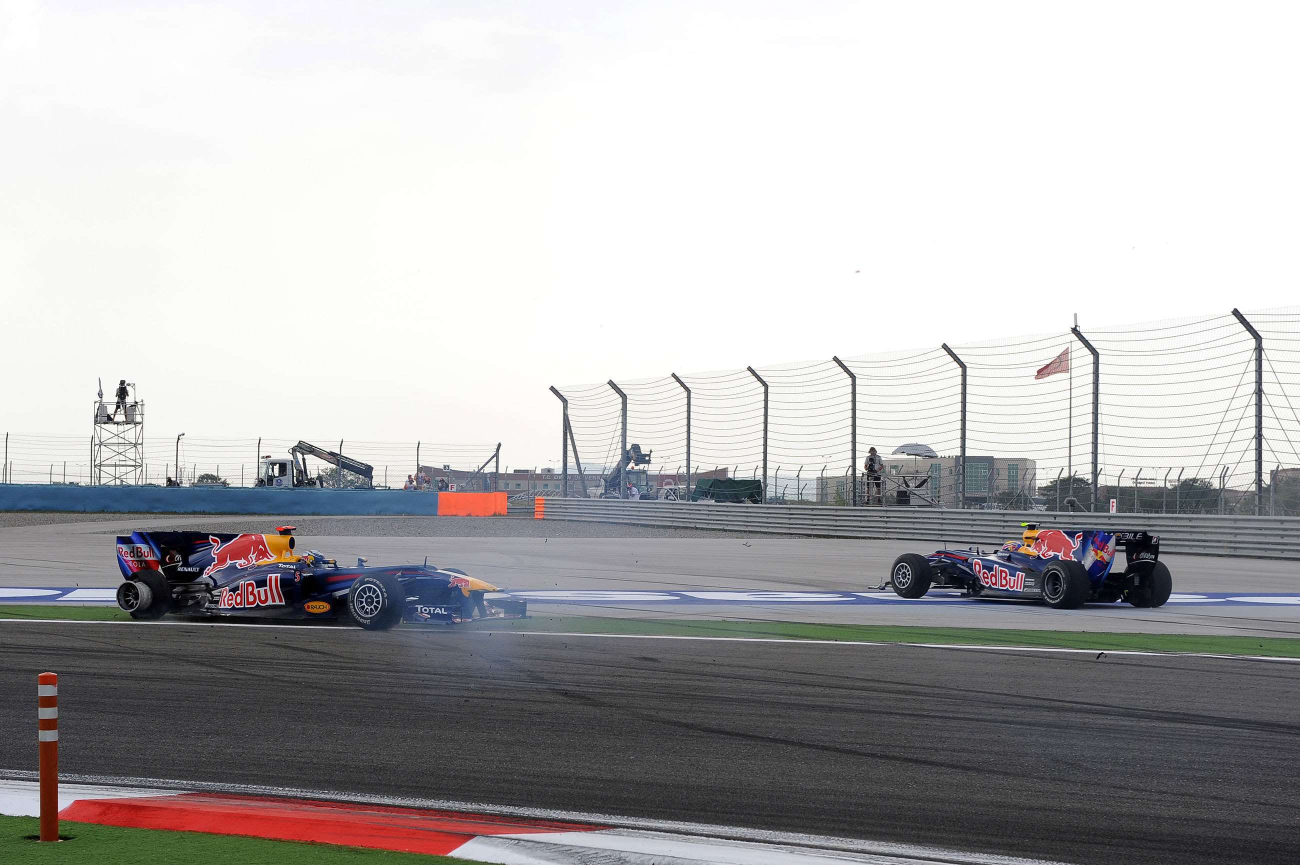 f1-2010-turkey-sebastian-vettel-mark-webber-crash-red-bull-rb6-alberto-crippa-mi-goodwood-09112020.jpg