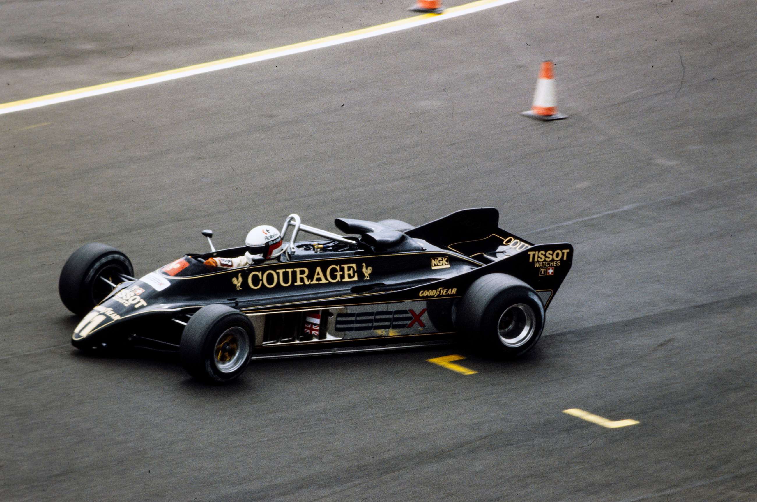 lotus-88-elio-de-angelis-silverstone.jpg