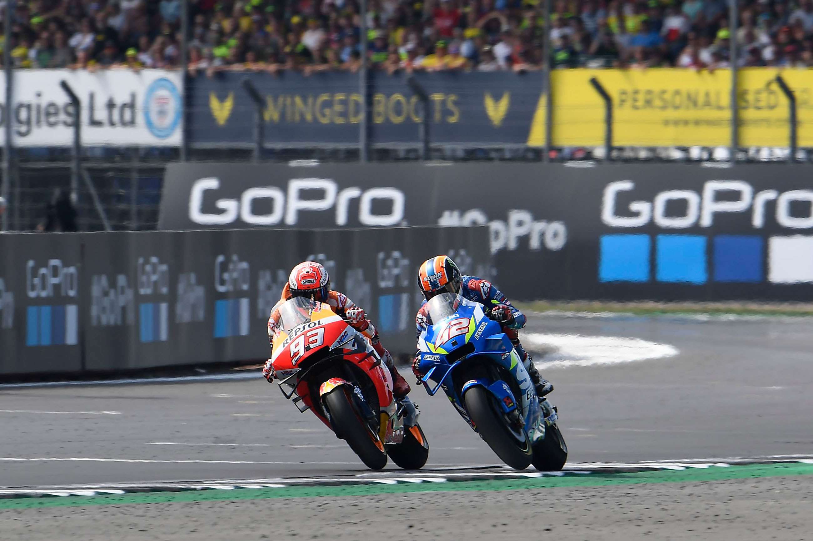 motogp-2020-2019-silverstone-alex-rins-suzuki-marc-marquez-honda-gold-and-goose-mi-goodwood-05052020.jpg