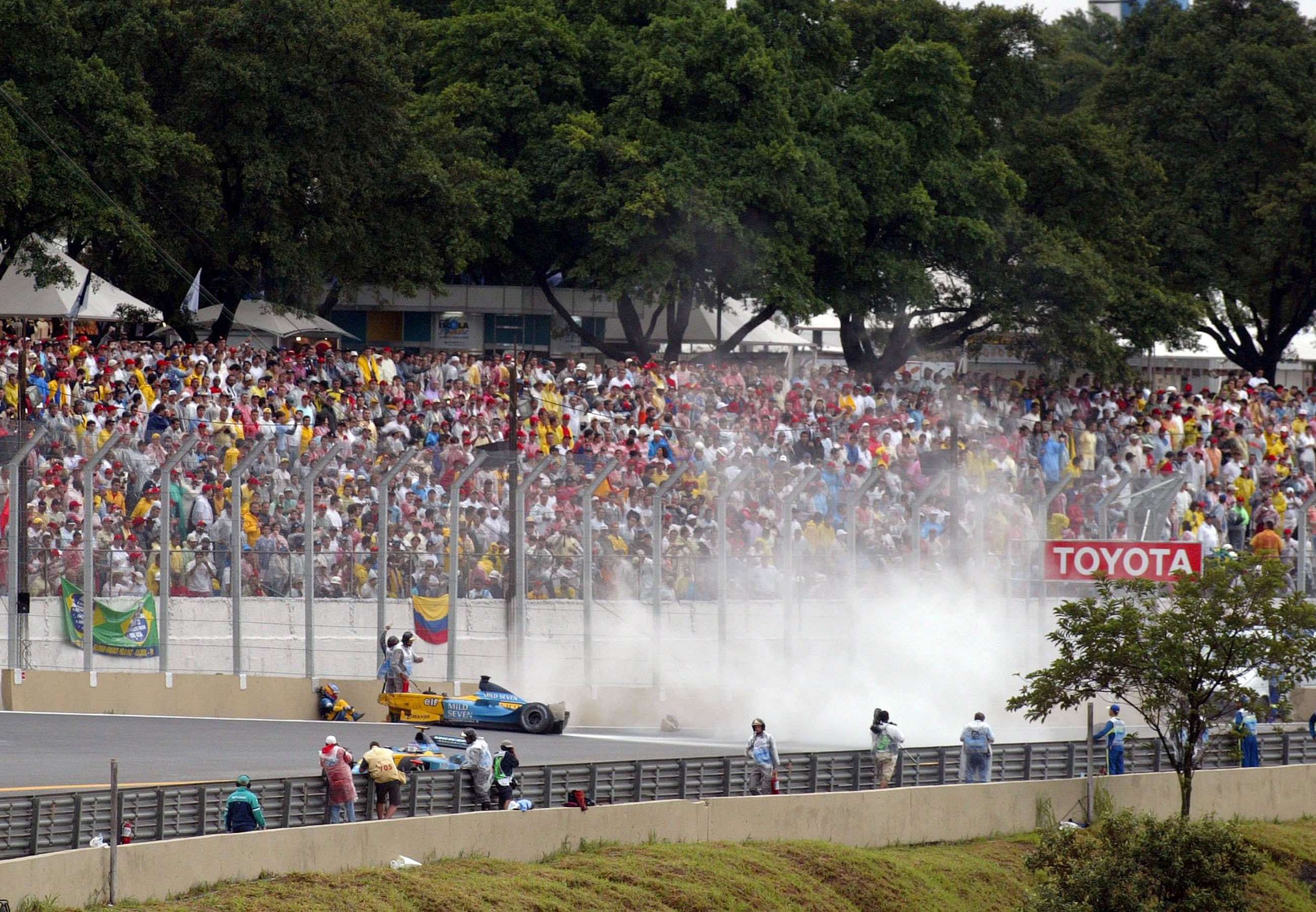 f1-fails-3-f1-2003-brazil-fernando-alonso-crash-james-moy-mi-goodwood-15062020.jpg