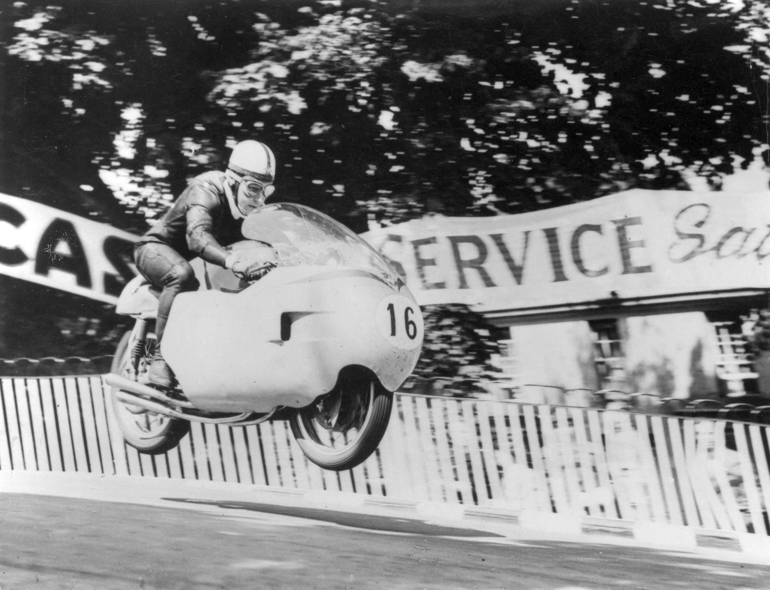 motorcycle-design-john-surtees-jump-isle-of-man-tt-goodwood-16062020.jpg