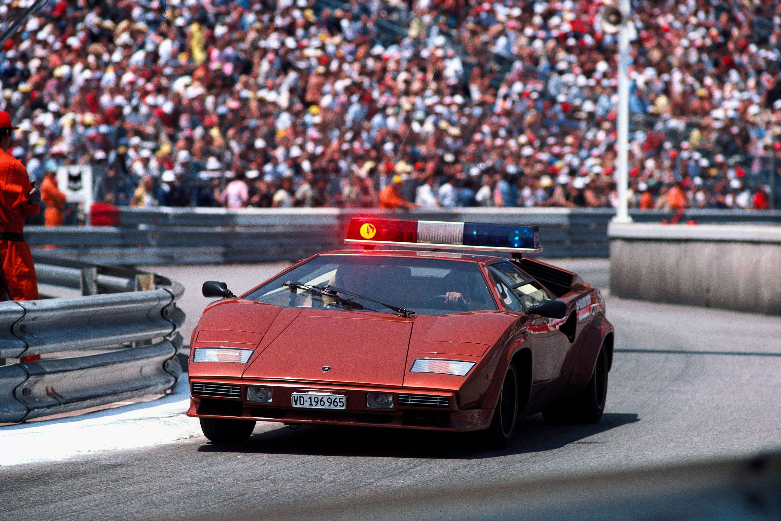 best-safety-cars-1-lamborghini-countach-f1-1981-monaco-rainer-schlegelmilch-mi-07122021.jpg