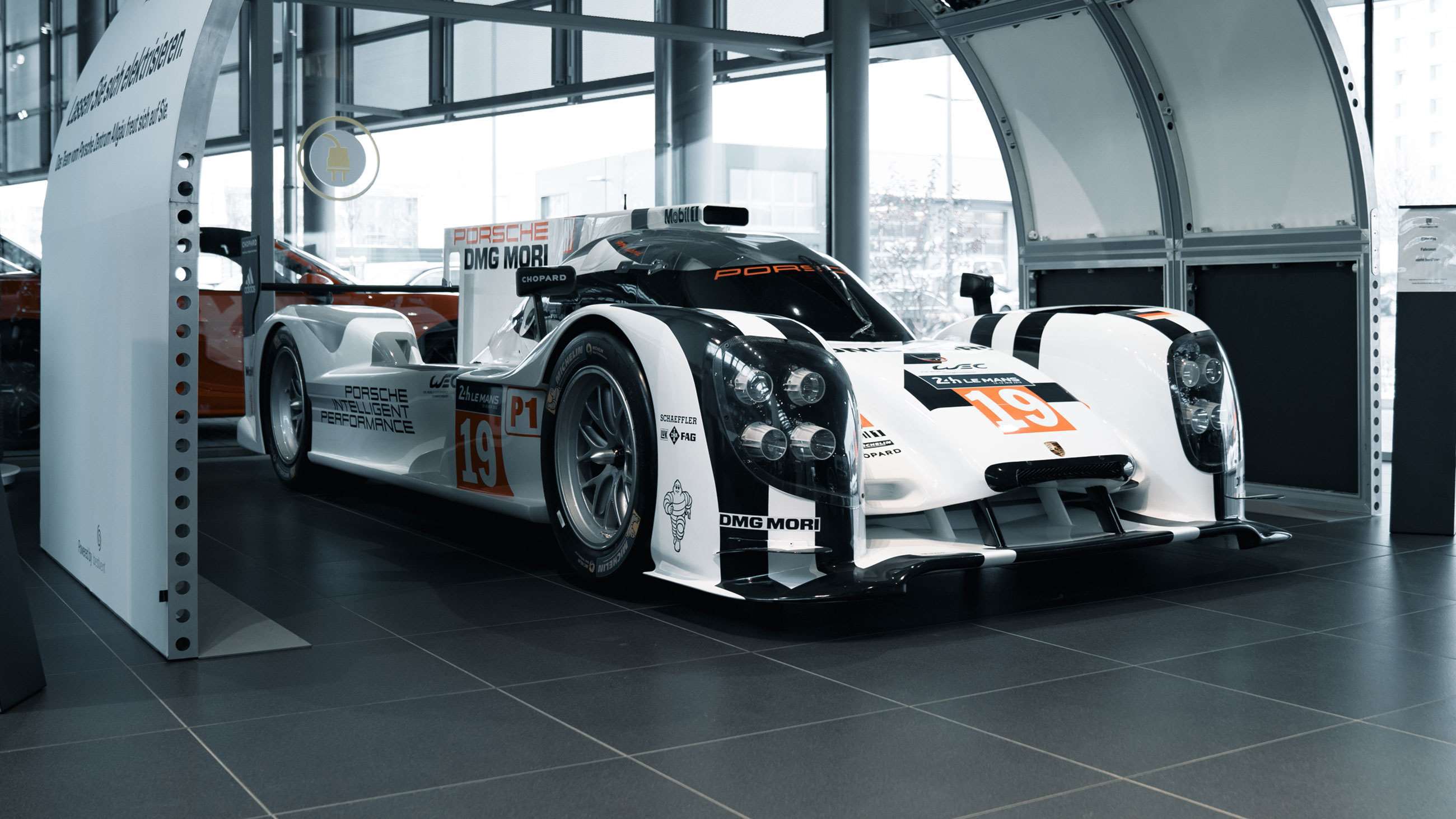 porsche-919-hybrid-for-sale-goodwood-20042021.jpg