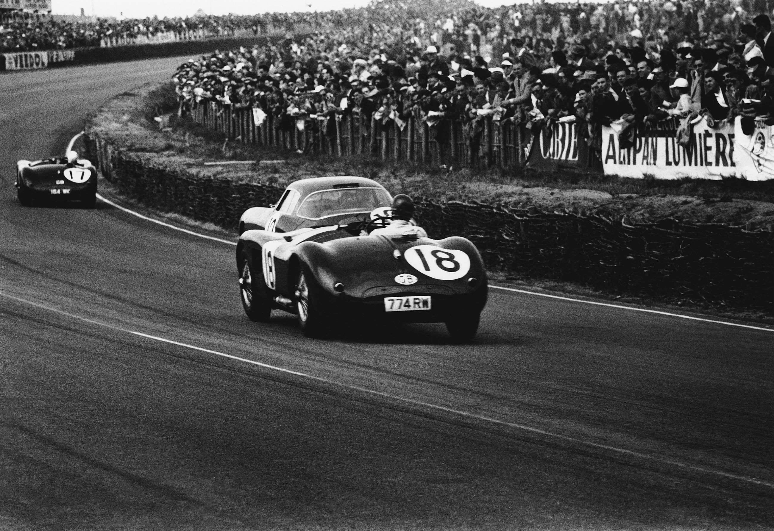 le-mans-1953-winner-jaguar-c-type-tony-rolt-duncan-hamilton-lat-mi-goodwood-27082021.jpg
