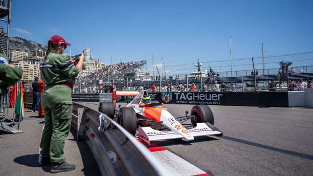 ps_senna_parade_7.jpg