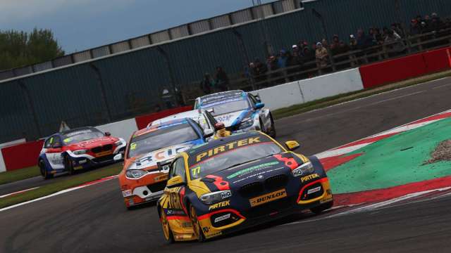 andrew_jordan_btcc_donington_01051805.jpg