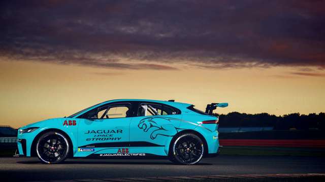 jaguar_ipace_etrophy_16101814.jpg