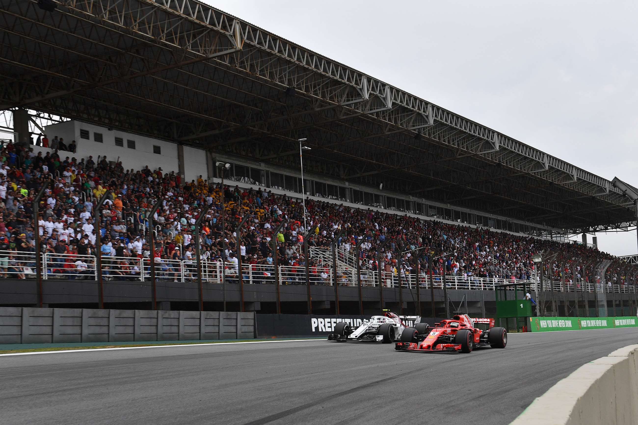 leclerc_vettel_brazil_f1_08012019.jpg