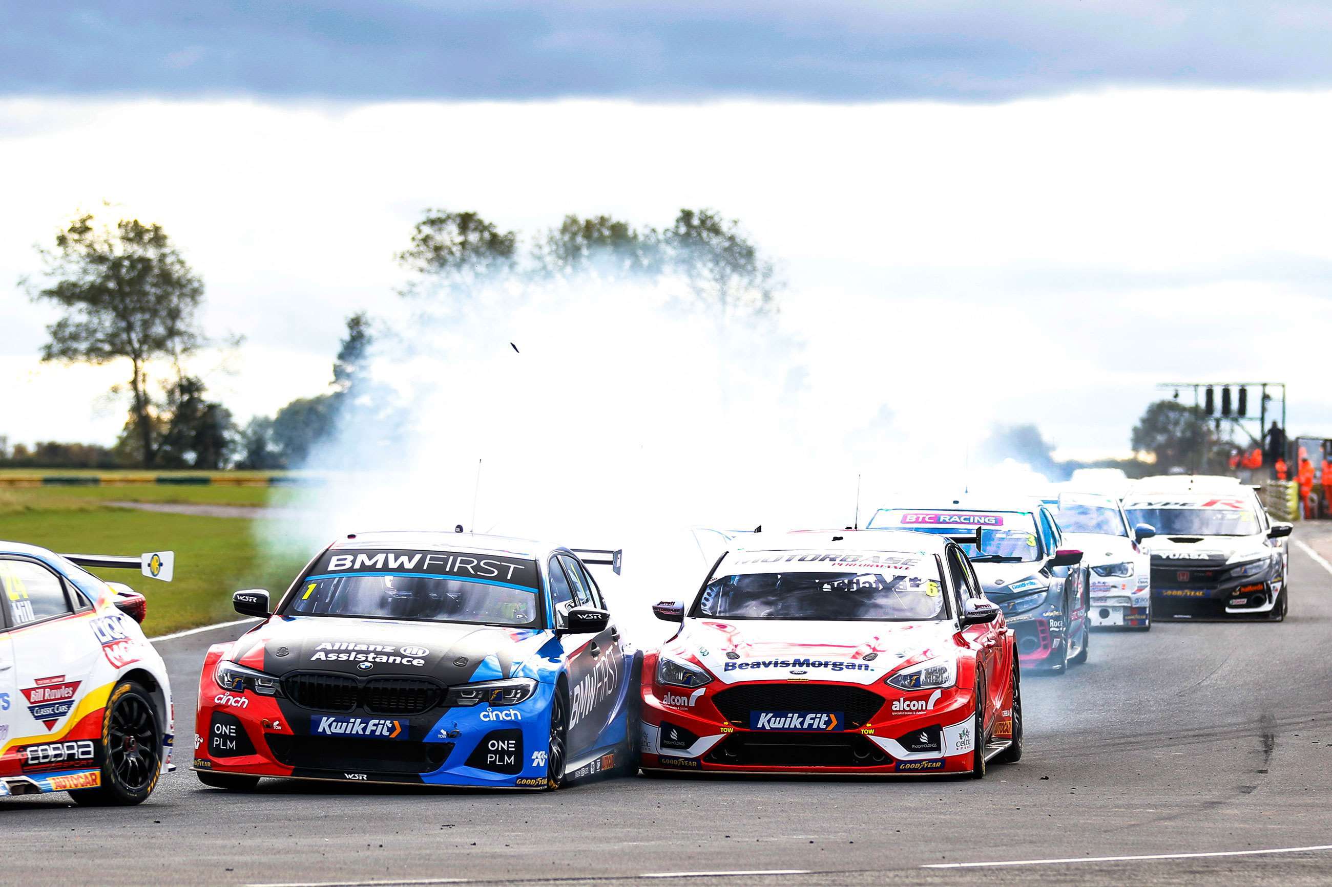 btcc-2020-croft-colin-turkington-rory-butcher-crash-mi-goodwood-12102020.jpg