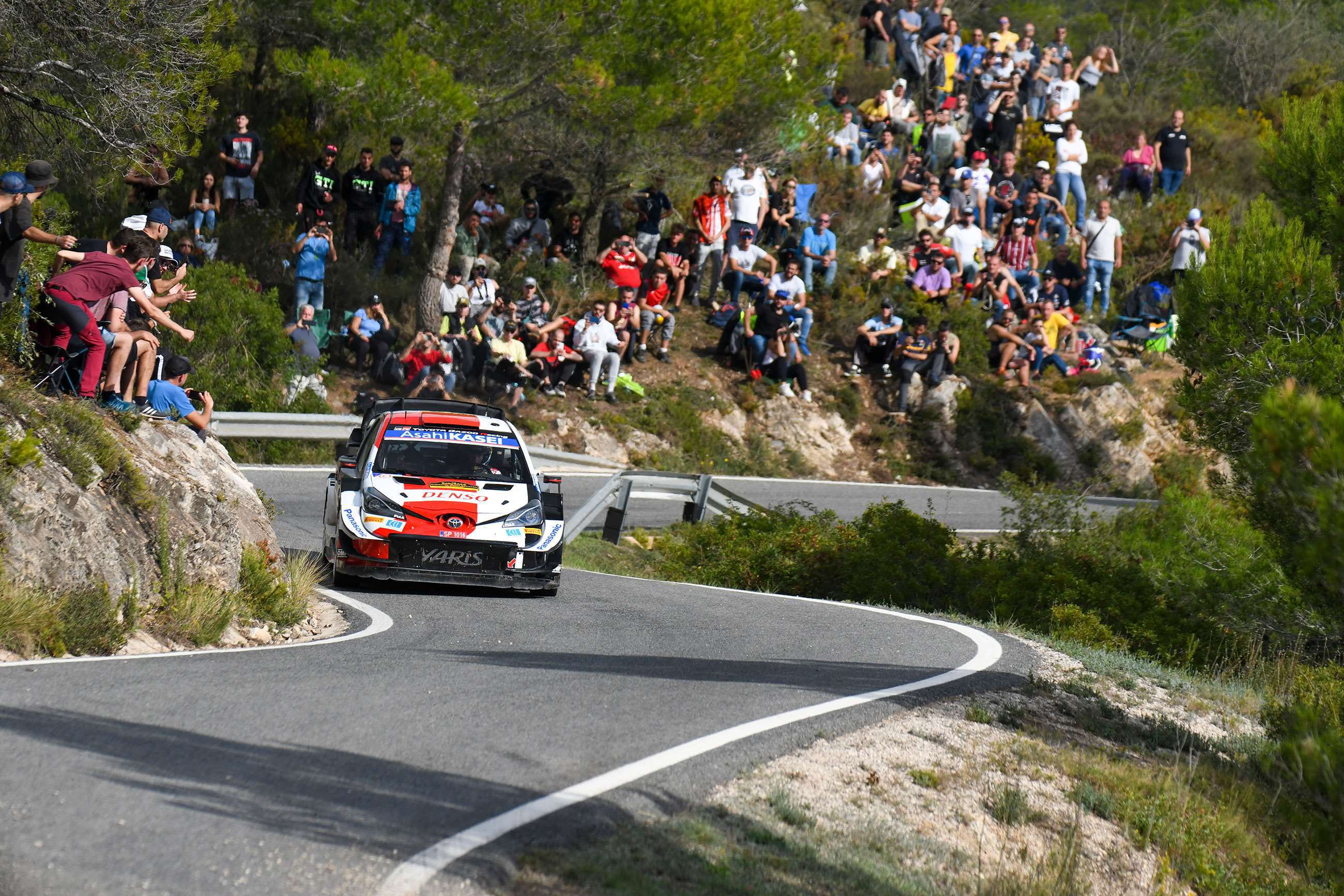 wrc-2021-spain-elfyn-evans-toyota-yaris-mi-goodwood-19102021.jpg
