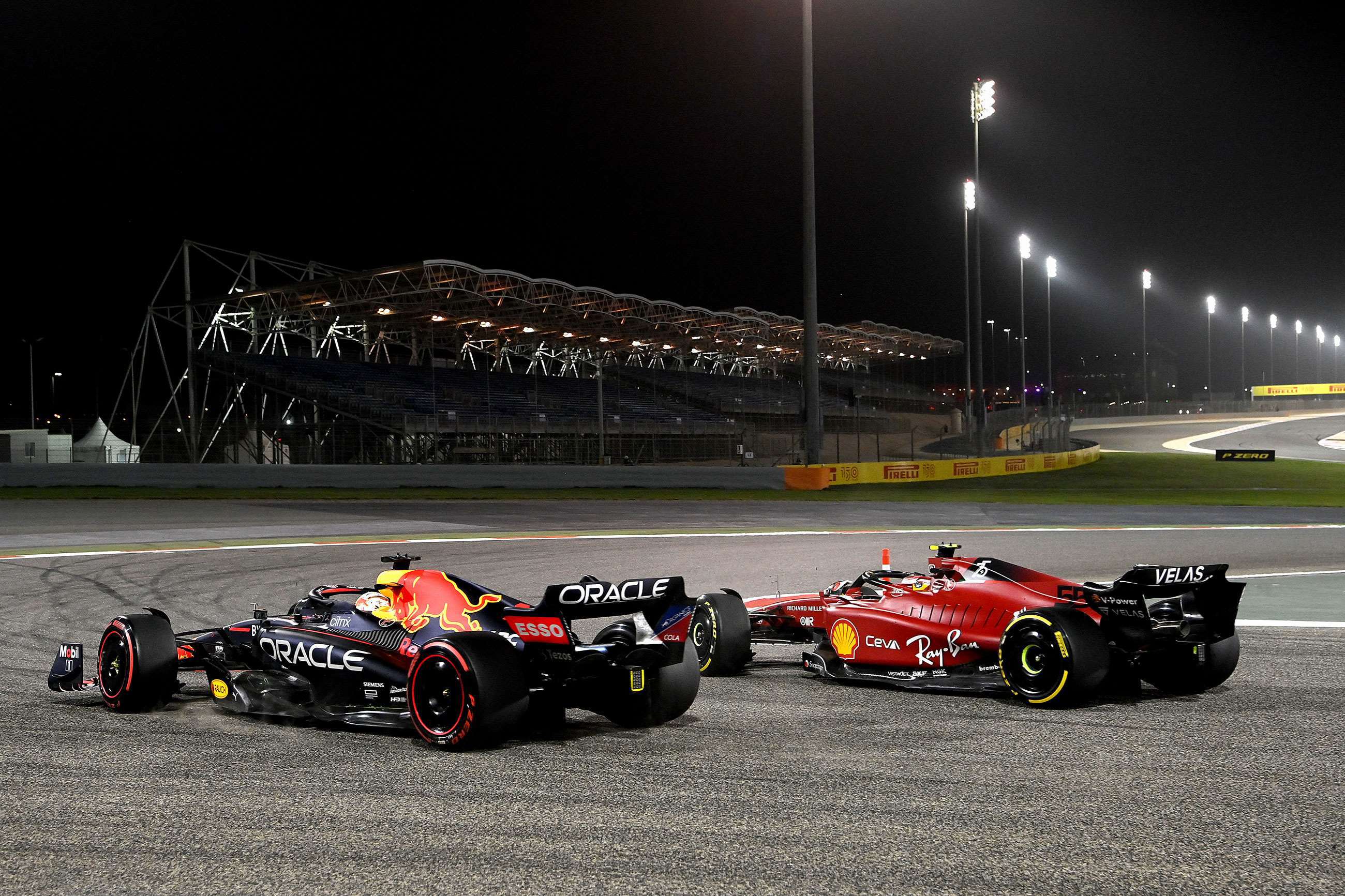f1-2022-testing-bahrain-red-bull-rb18-max-verstappen-ferrari-f1-75-carlos-sainz-mark-sutton-mi-14032022.jpg